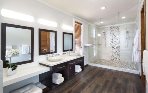 Hammock Cove - Waterfront Villa Bathroom